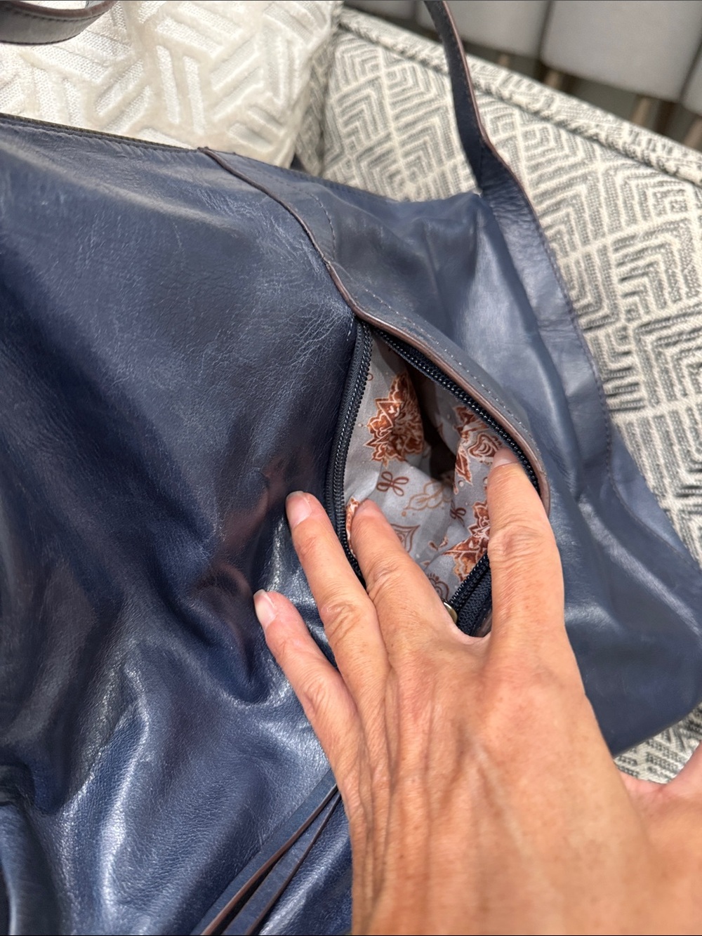 Hobo Shoulder bag - Picture 3 of 10